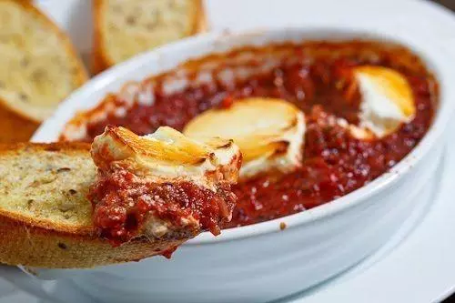 Baked Goats Cheese in Tomato Sauce Recipe