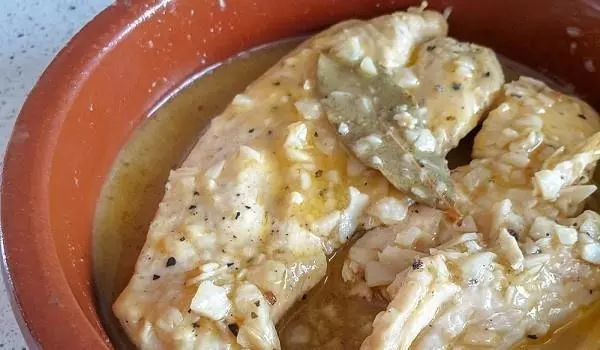 Chicken in White Wine and Garlic Sauce 