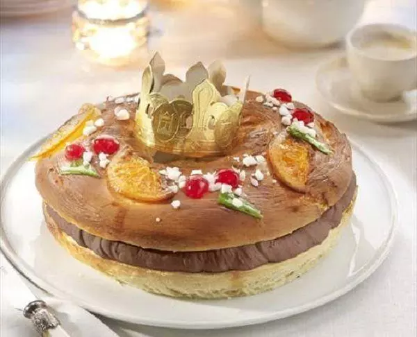 Roscón de reyes Epiphany Cake 