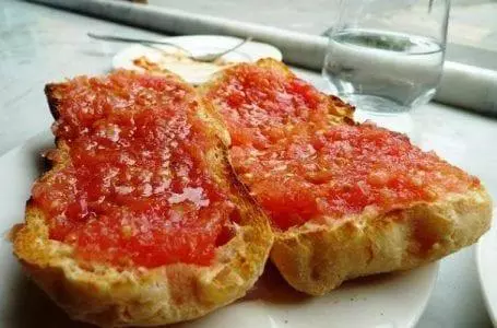 Tostada con Tomate